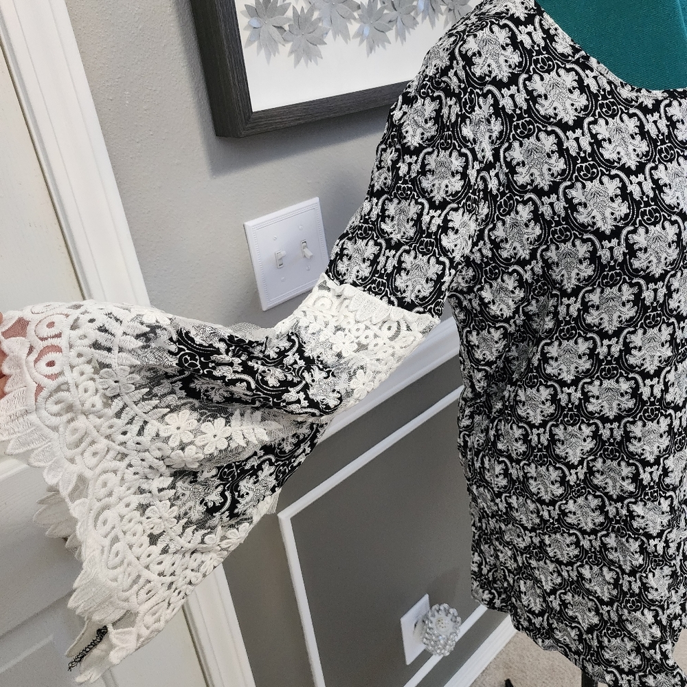 Gorgeous Tunic Length Blouse - Picture 8 of 9